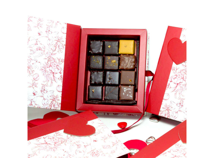 Reine Astrid - Assortiment Chocolats Noir  Lait Carnet Romance Chambord 12 Chocolats